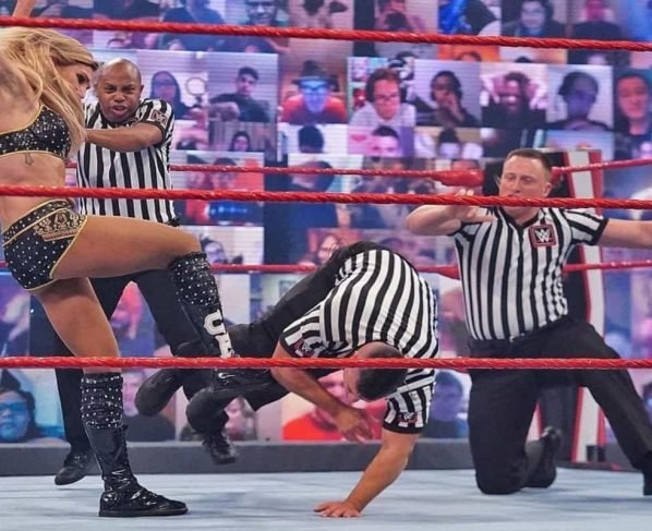 WWE RAW: Charlotte Flair attacks Referee, gets fine of $ 100,000