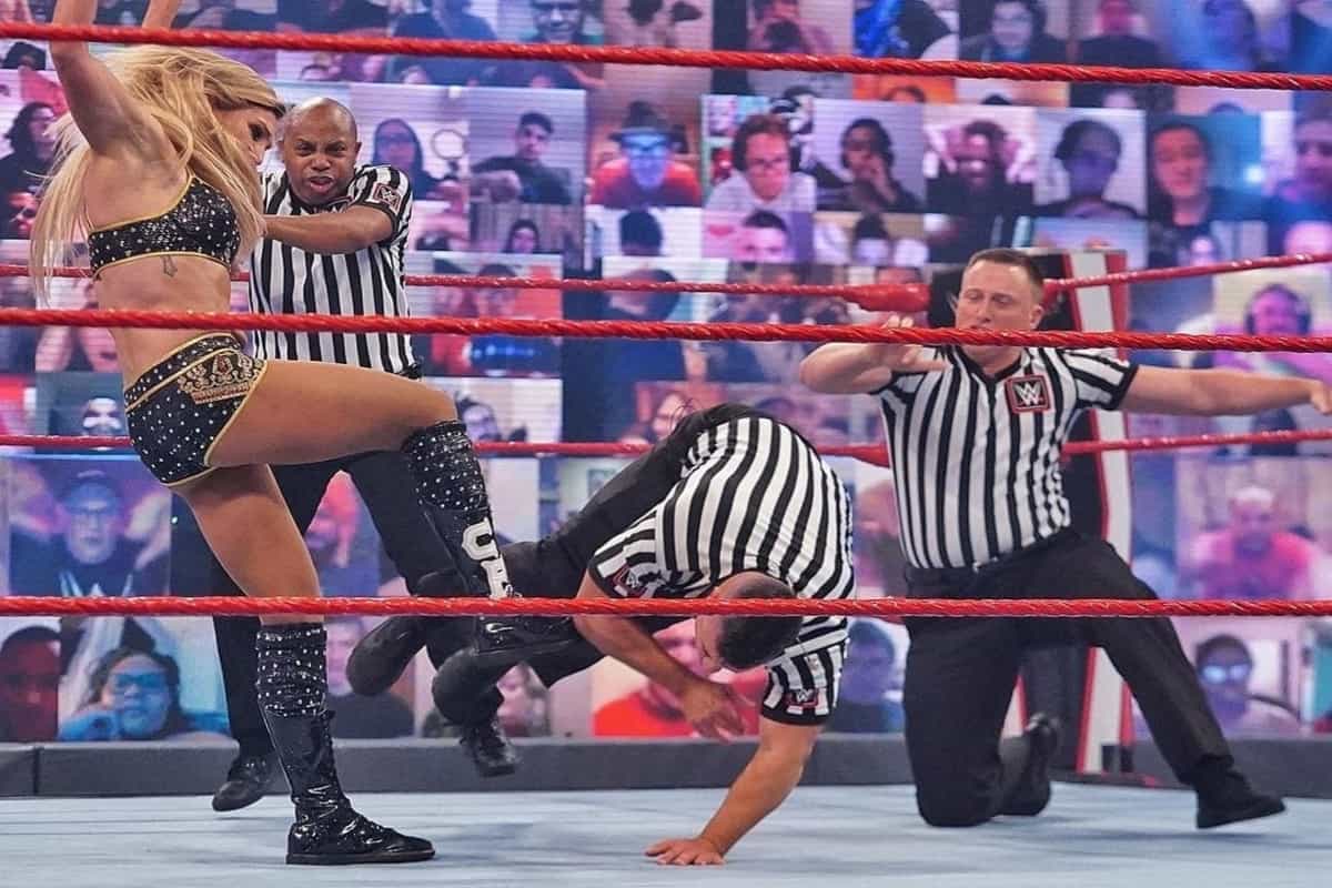 WWE RAW: Charlotte Flair attacks Referee, gets fine of $ 100,000