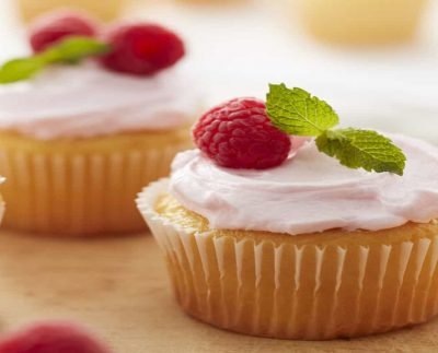 Recipe: Cupcakes with Raspberry Cream will paint Thursday blues, a happy yellow