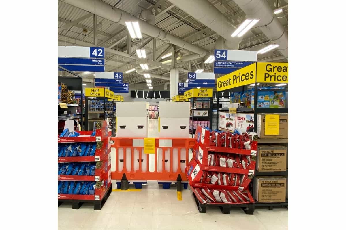 Markets, shops selling non-essentials to shut from 6pm