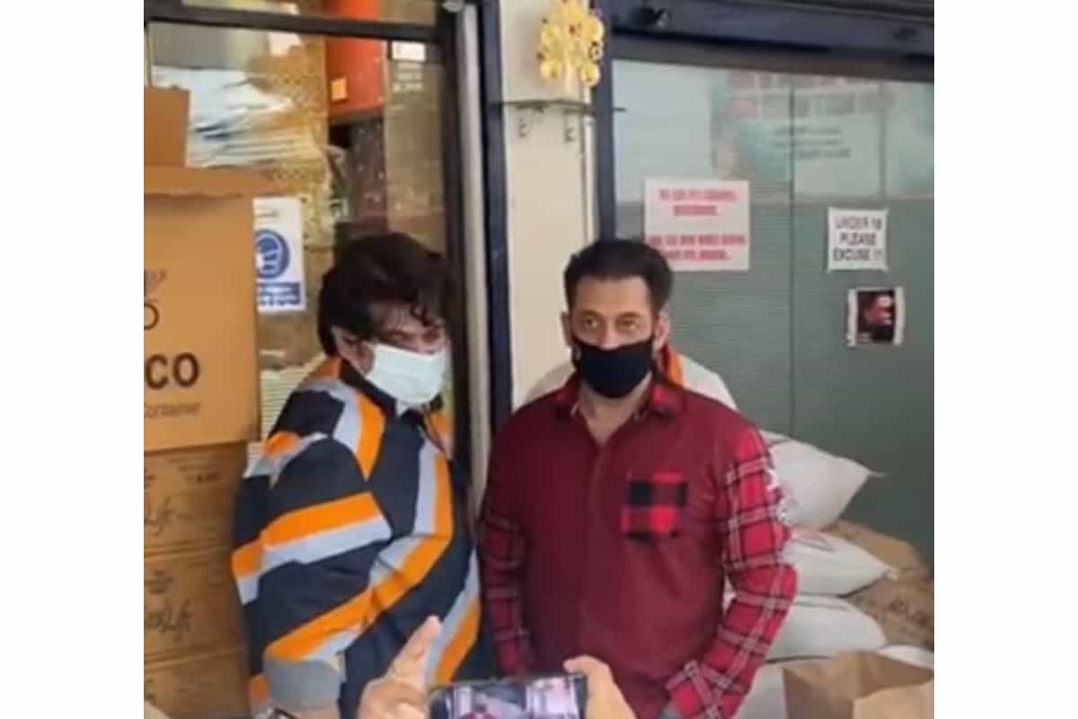 Salman Khan tastes food being sent out to 5000 frontline workers, watch video