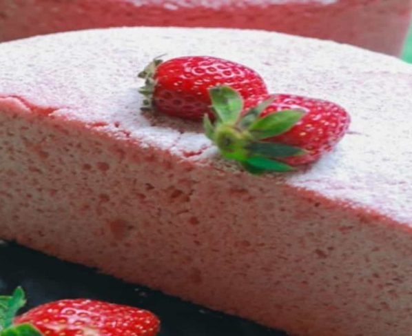 Recipe: Enjoy cake's taste and texture with a bowl of Pink strawberry baked oats