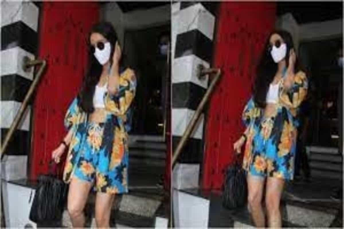 Shraddha Kapoor pairs vegan bag worth ₹440 with funky co-ord set on lunch date
