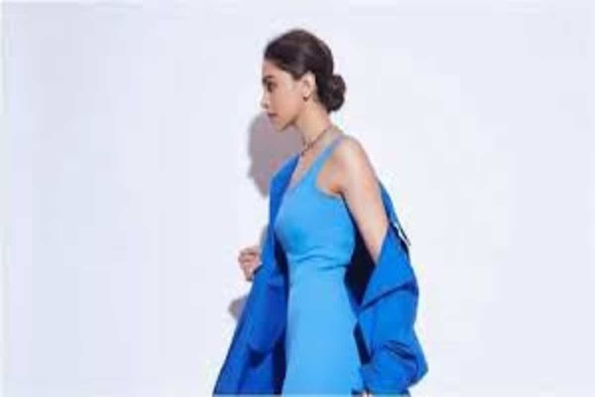 Deepika Padukone looks like a goddess in figure-flaunting all-blue look