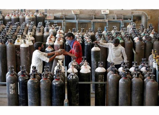 Noida: Started oxygen bank, give 2500 rupees and take cylinders for seven days