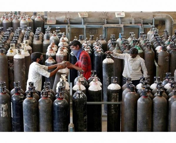 Noida: Started oxygen bank, give 2500 rupees and take cylinders for seven days