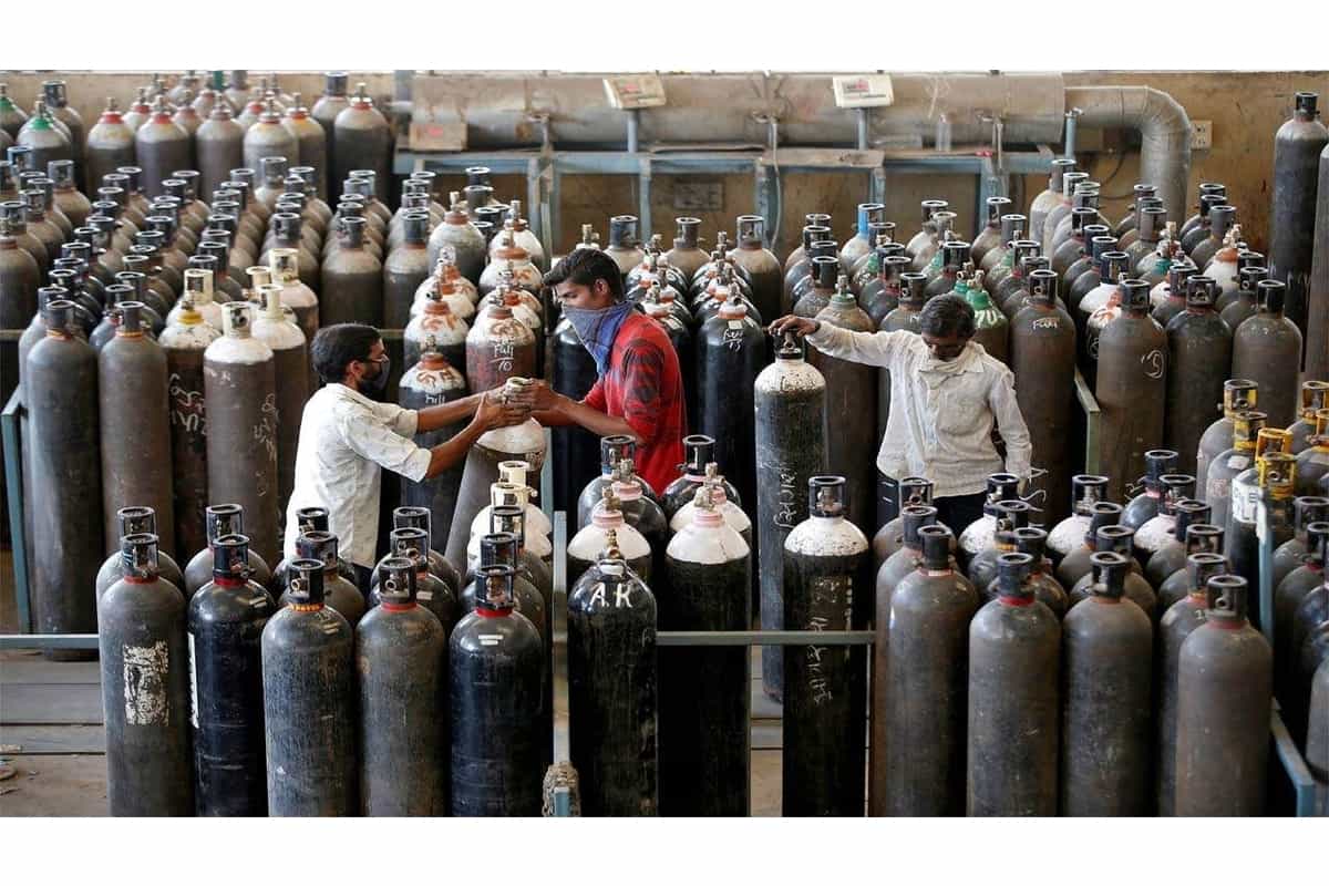 Noida: Started oxygen bank, give 2500 rupees and take cylinders for seven days