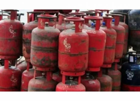 LPG cylinder cheaper by Rs 46, now non-subsidized gas will be available at this rate