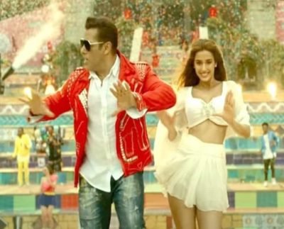 Radhe song Zoom Zoom: Salman woos Disha with cars and cool moves. Watch