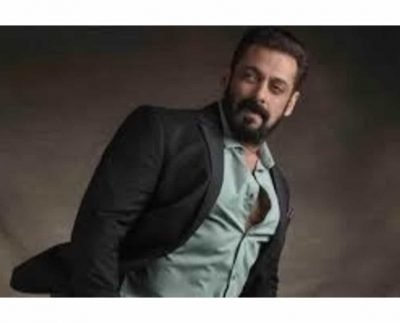 Salman Khan asks fans to watch Radhe on right platforms