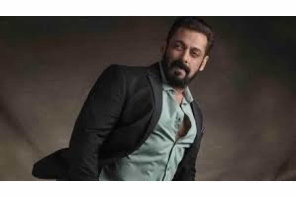 Salman Khan asks fans to watch Radhe on right platforms