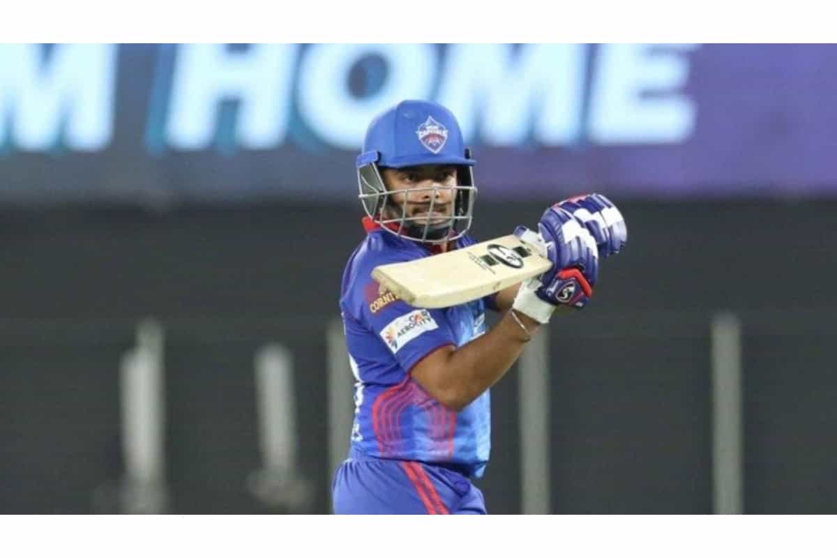 Prithvi Shaw stopped for travelling without pass, gets it in an hour