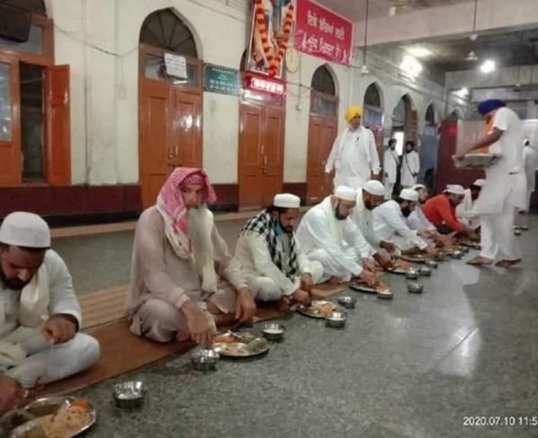 Lucknow gurdwara’s oxygen langar gets generous donations from Hindus, Muslims