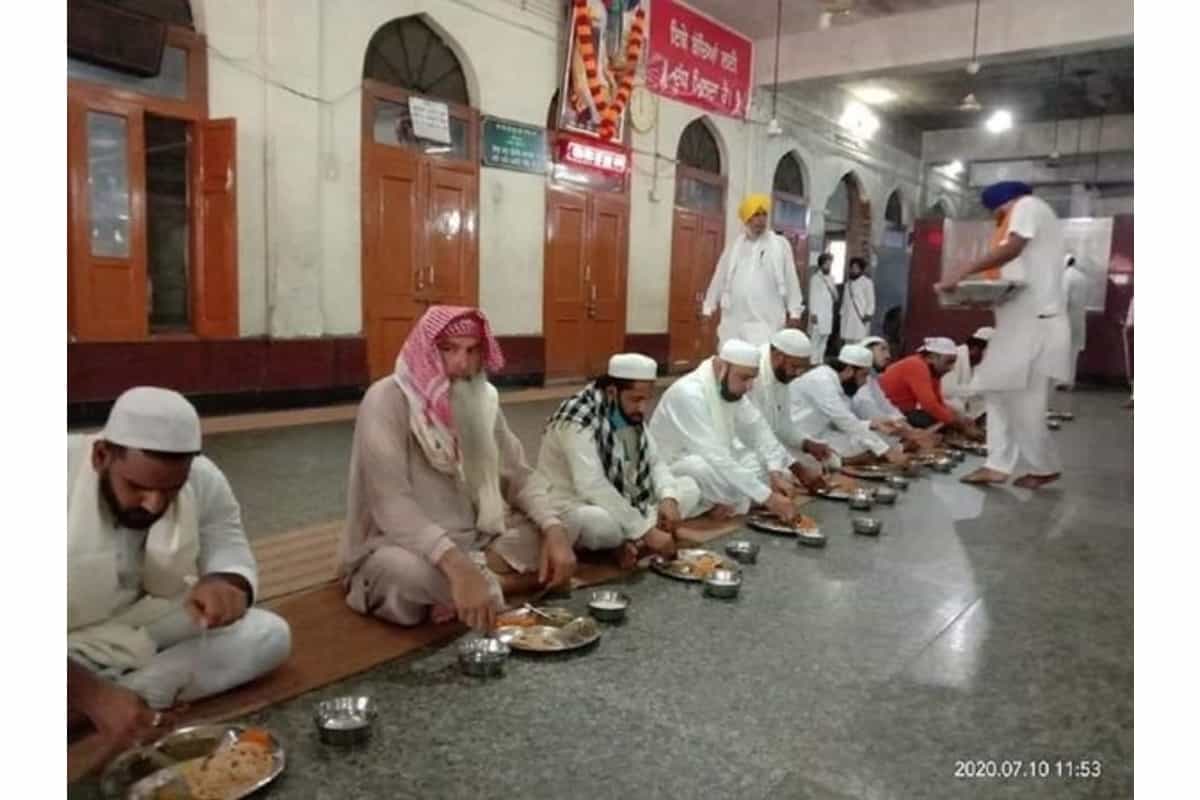 Lucknow gurdwara’s oxygen langar gets generous donations from Hindus, Muslims