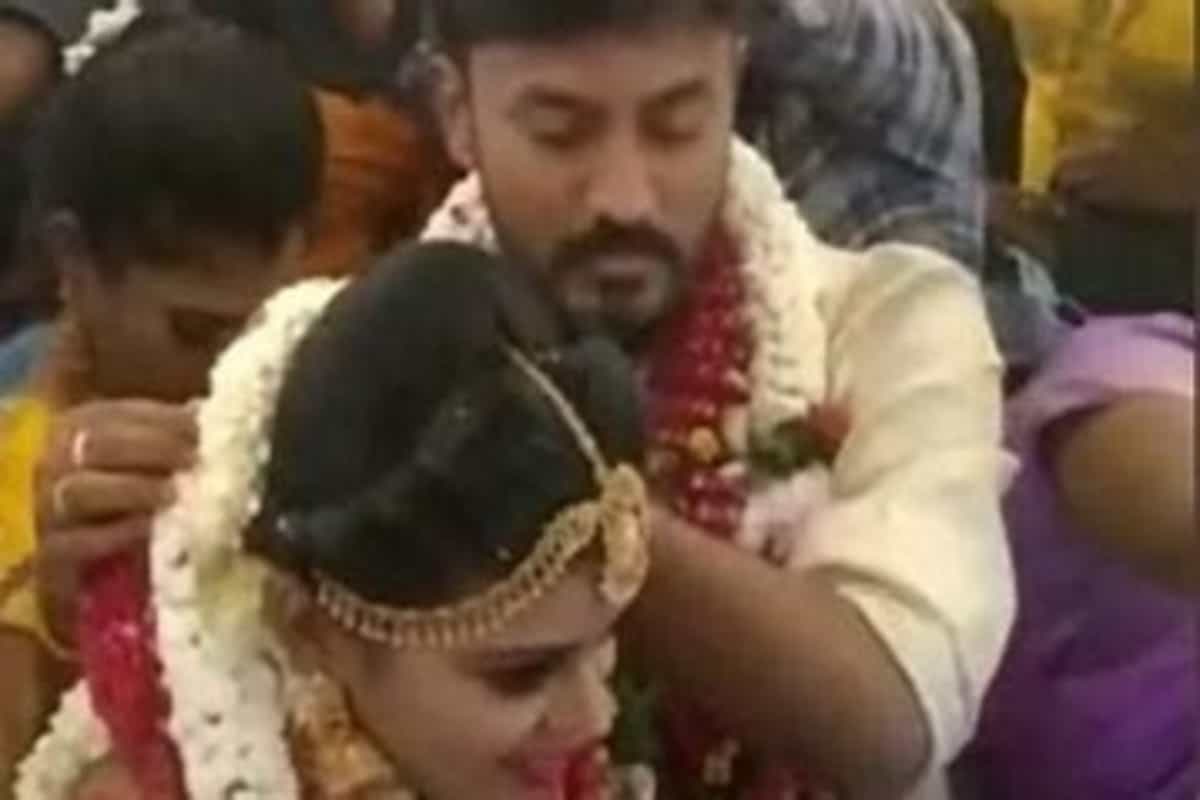 DGCA de-rosters SpiceJet crew as couple gets married on board flight