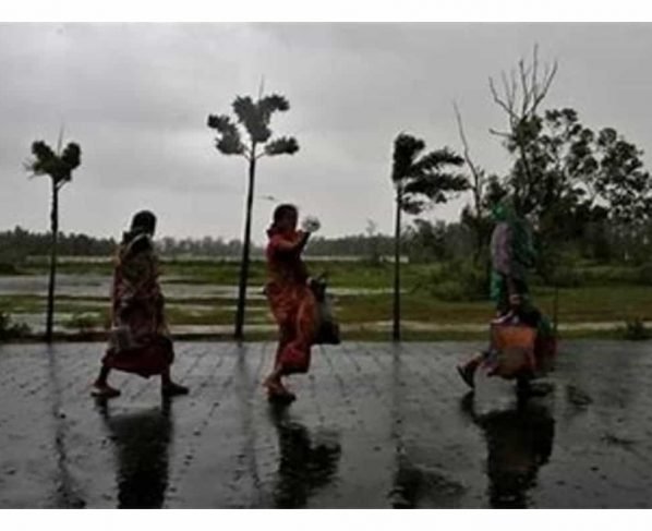 Families seek shelter as cyclone Yaas leaves thousands homeless in Bengal