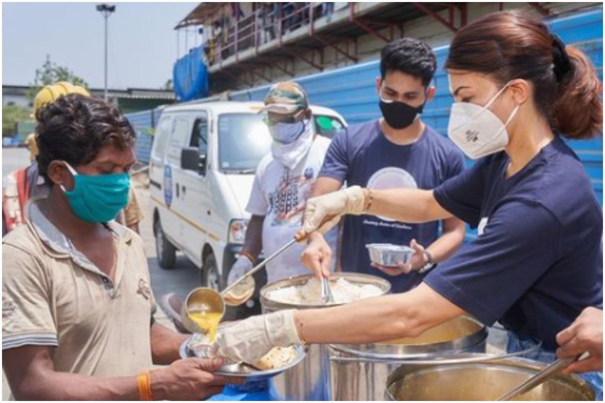 Jacqueline Fernandez serves meals to the needy, Sunny Leone helps migrants: ‘Let’s make this life worth it by helping others in need’