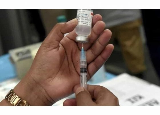 Couple moves Bombay HC to send minor daughter to US for vaccination