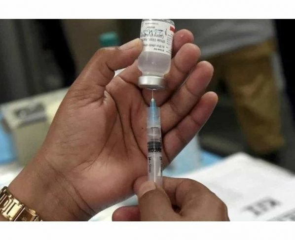 Couple moves Bombay HC to send minor daughter to US for vaccination