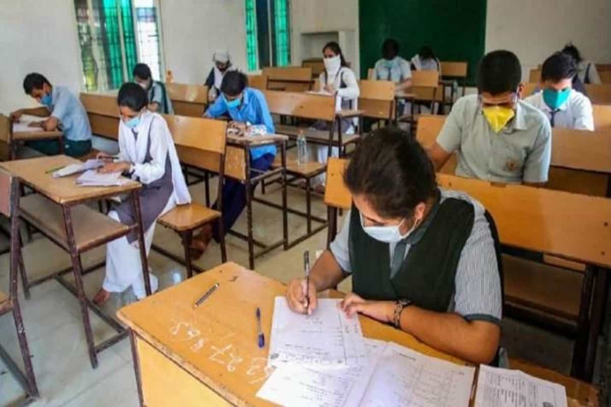 Uttar Pradesh  Government has announced that  board exam of class 12th is cancelled due to Covid-19