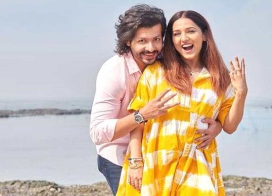 Singer Neeti Mohan and hubby Nihaar Pandya blessed with a baby boy!