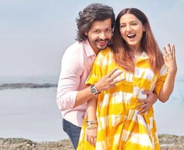 Singer Neeti Mohan and hubby Nihaar Pandya blessed with a baby boy!
