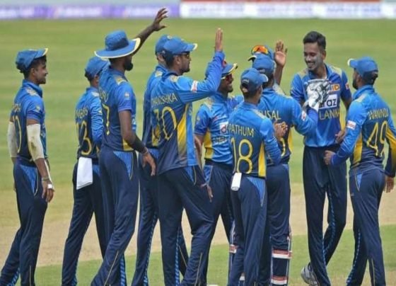 Sri Lanka players refuse to sign central contract