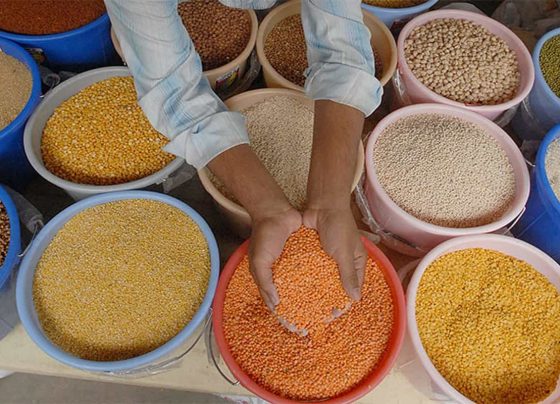 Centre stops Delhi govt’s doorstep delivery of ration scheme