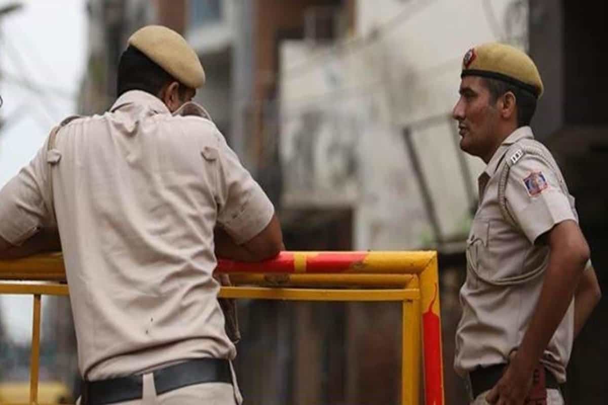 Delhi Police sub inspector transferred after bribery complaint