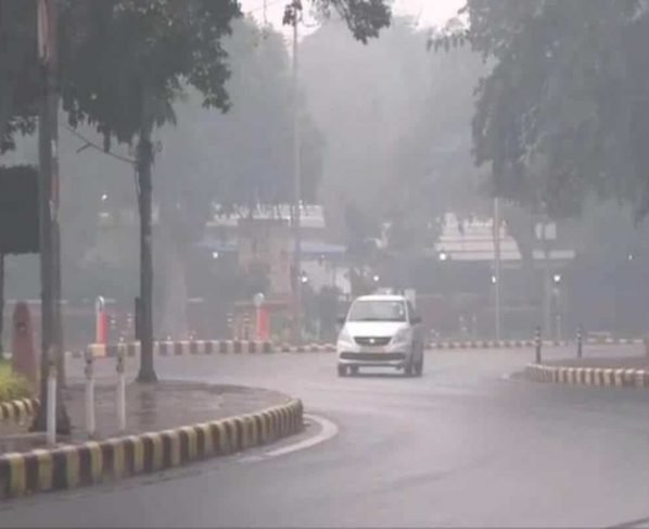 Delhi weather: Light rains today; AQI in moderate category