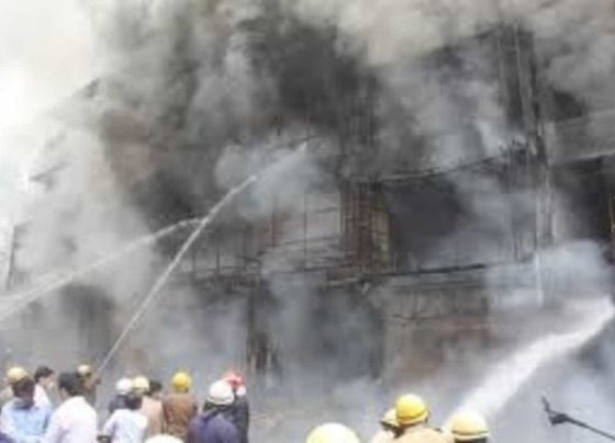 Fire breaks out at Delhi's Lajpat Nagar market, 16 fire tenders rushed to spot