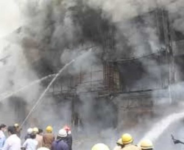 Fire breaks out at Delhi's Lajpat Nagar market, 16 fire tenders rushed to spot