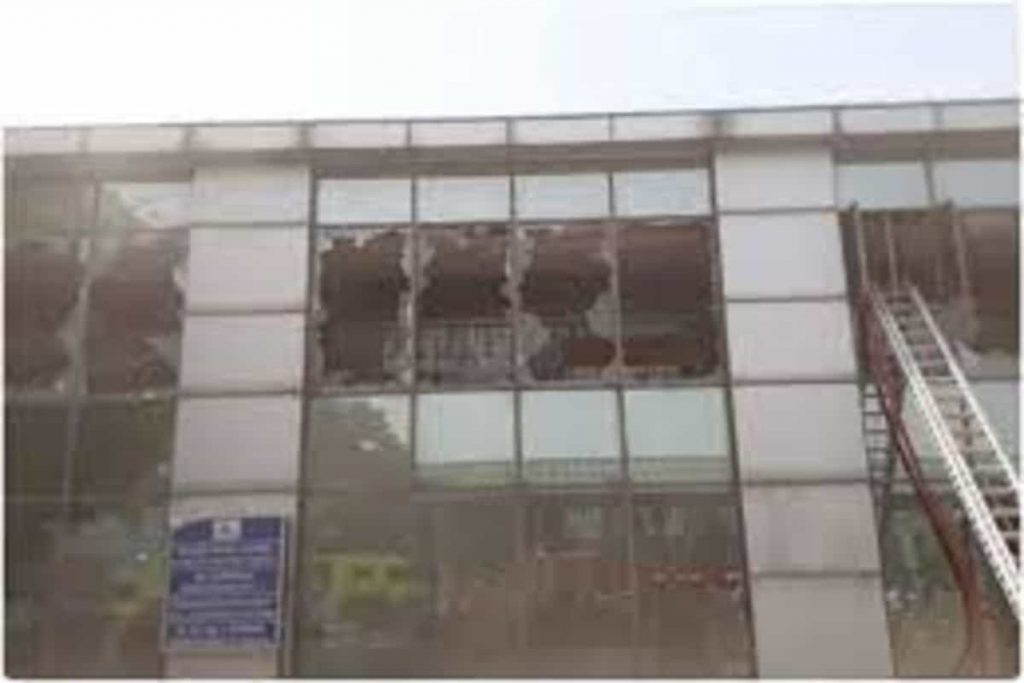 Fire breaks out at Safdarjung Airport's IT building, 6 fire tenders at the spot