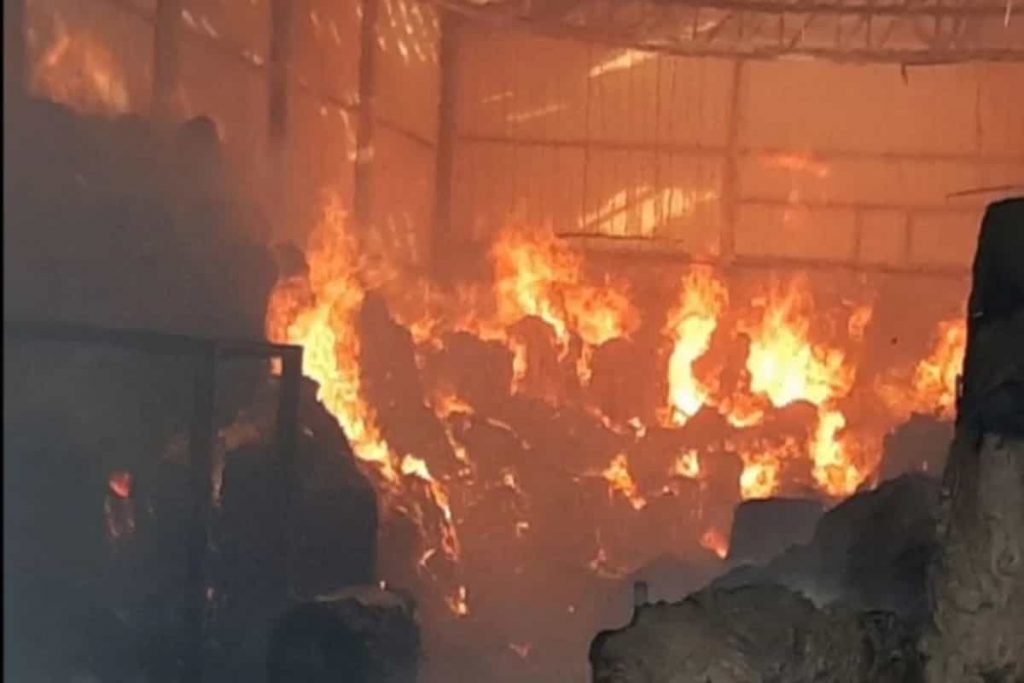 Fire breaks out at cracker factory in Maharashtra's Palghar district