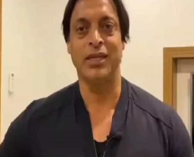 Harbhajan Singh gives courage to Shoaib Akhtar Rawalpindi Express is shocked by the death of his mother